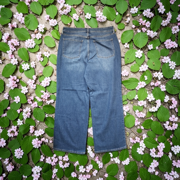 Old Navy Women's Wide-Leg Jeans - Medium Blue - Picture 2 of 8